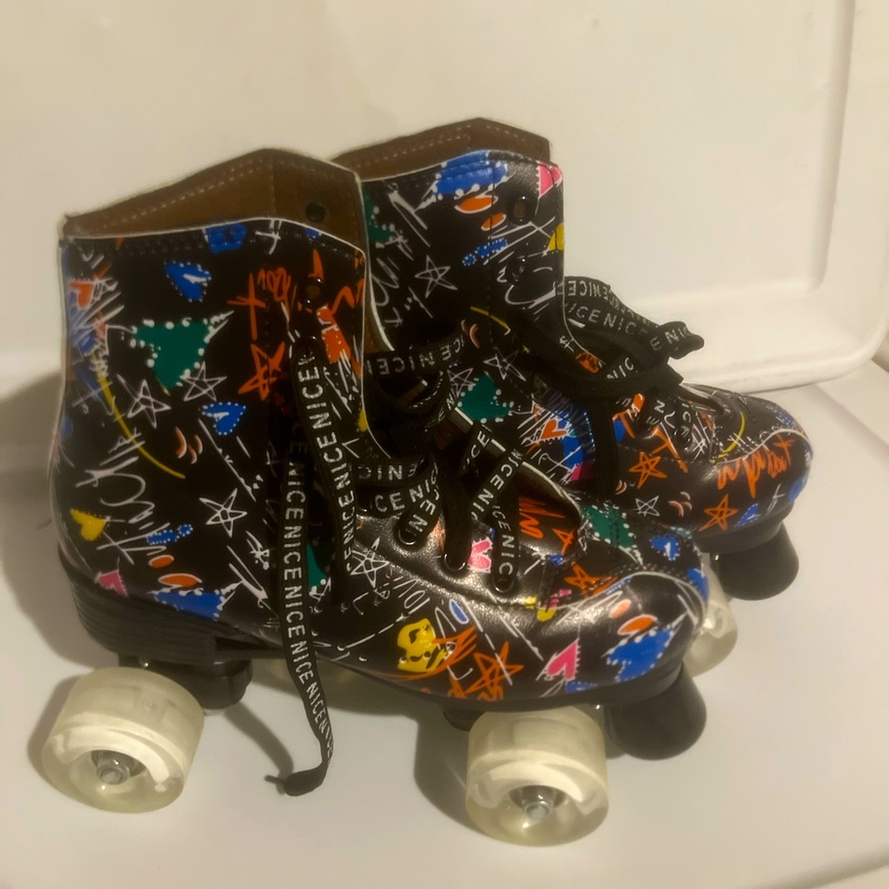 Quad Roller Skates with Graphic Design and Light Up Wheels. SZ 39 (6.5)